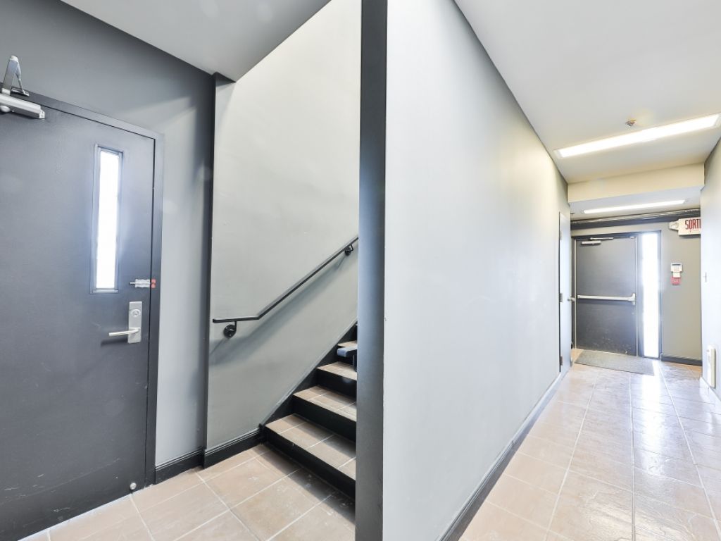 ESPACE COMMERCIAL / INDUSTRIEL � LOUER 