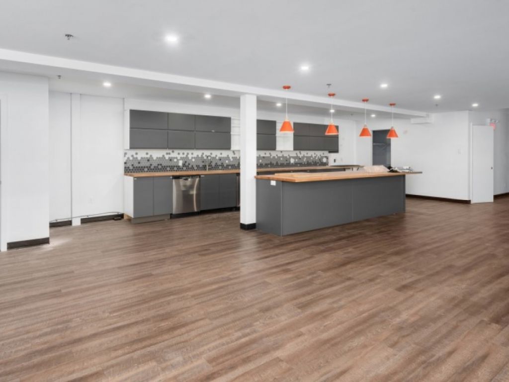 Grand bureau lumineux � louer � Saint-Henri