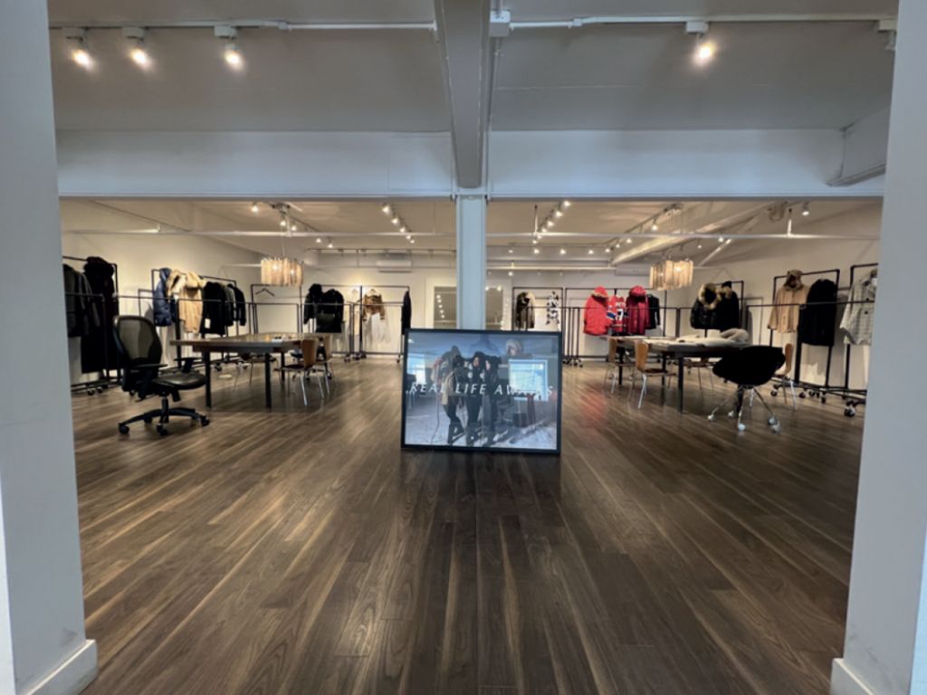 B�TIMENT COMMERCIAL ET INDUSTRIEL � VENDRE