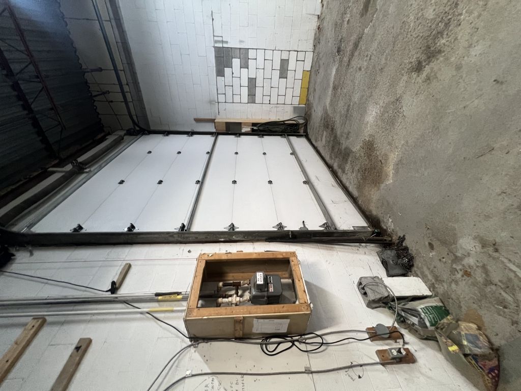 LOCATION TEMPORAIRE � ~2 000 pi� entreposage/projet, Place Nobel, Sainte-Julie