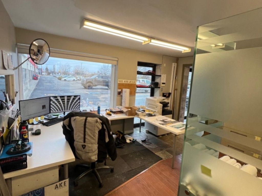 Local commercial � louer (Vente aux d�tails, shop de construction, entreposage, industriel l�ger)