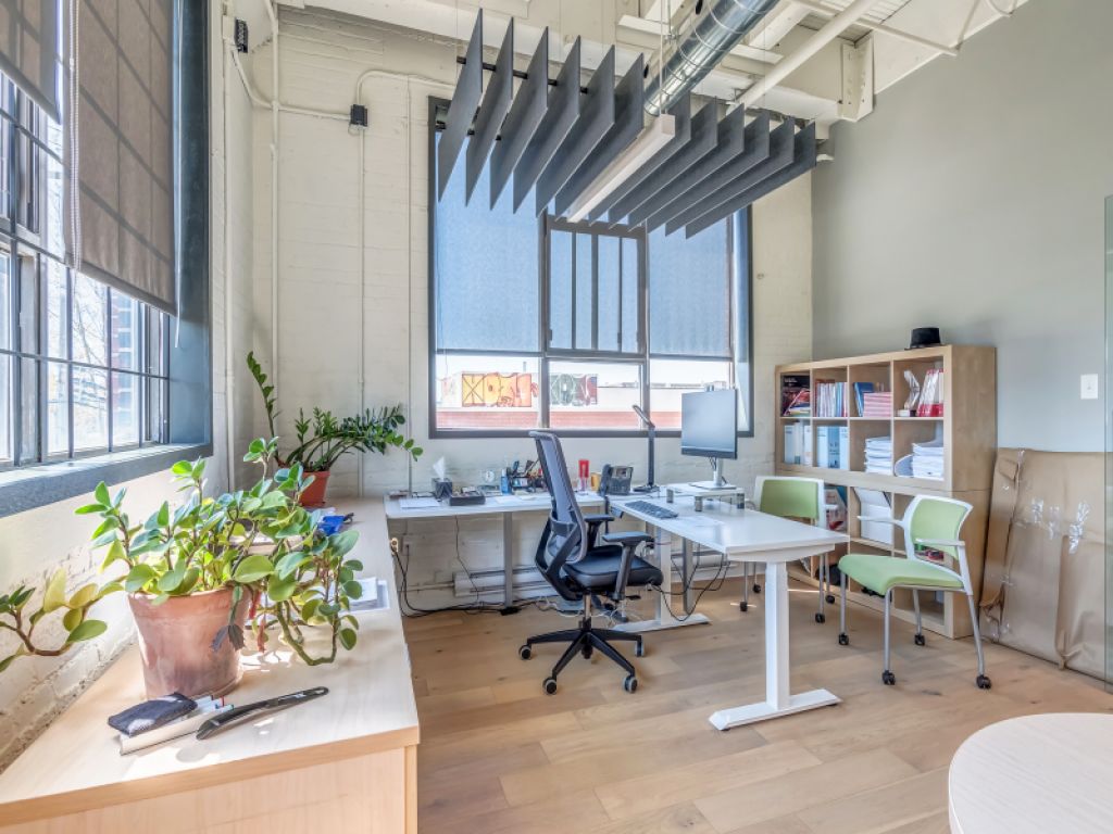 Espaces bureaux et industriels � louer-District Beaumont-6833 De L'�p�e