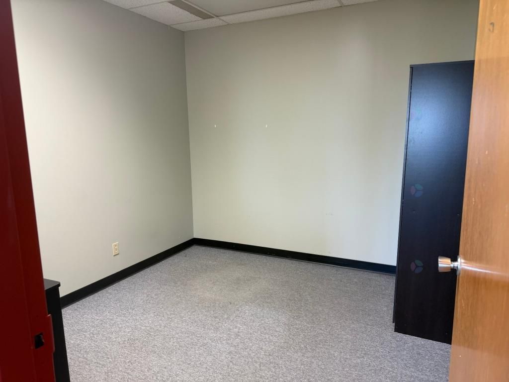 Large office space on 2nd floor 2,900 sqft Montreal Mercier