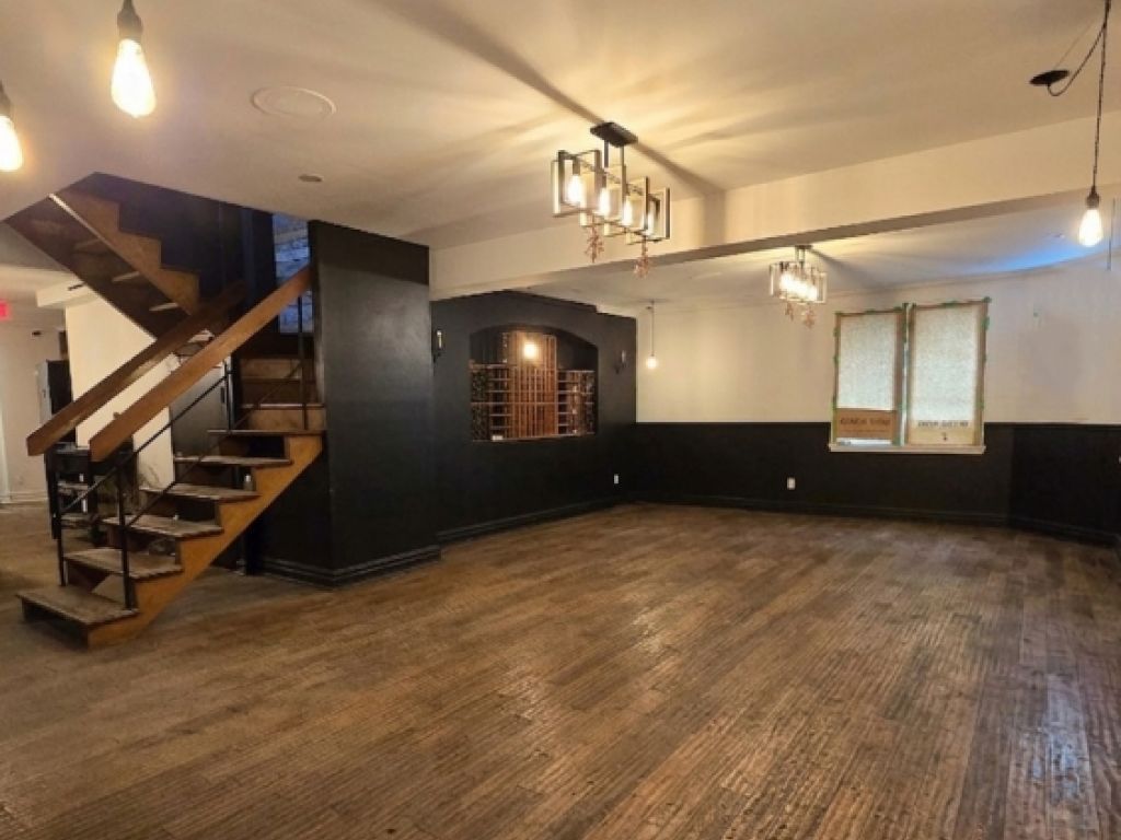 Local commercial de coin � louer � Montr�al, Ville-Marie | 2 084 pi�