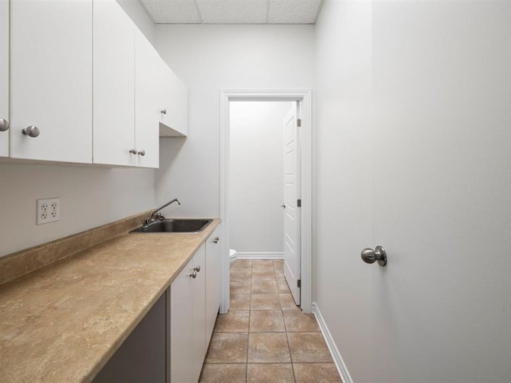 Espace bureau � louer � 1550 Rue Bernard-Lefebvre, local 100, Laval (Duvernay)