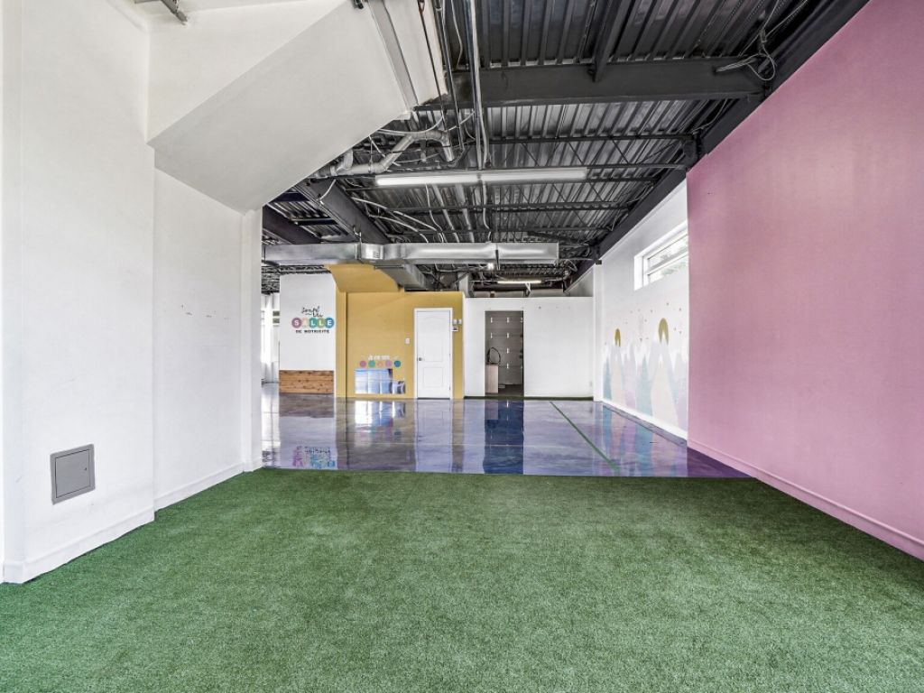 Espace commercial Unit� de coin � louer