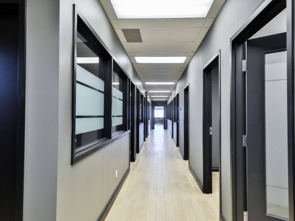 ESPACE COMMERCIAL / INDUSTRIEL � LOUER 