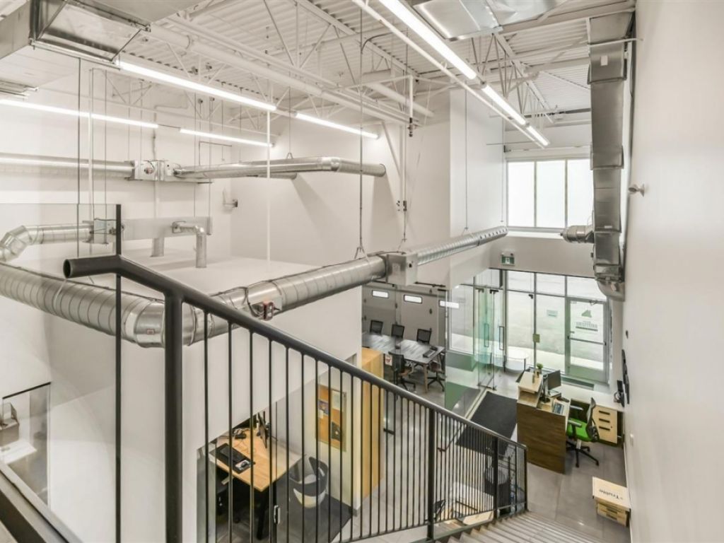 B�tisse industrielle � louer � 320 Rue Legault, local OP12, Blainville