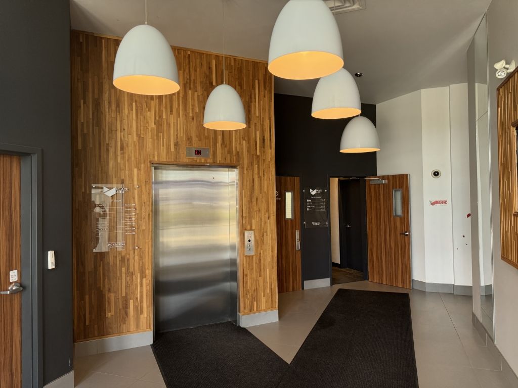 📍 Condo commercial � louer � 1er �tage � Laval, autoroute 440 Ouest
