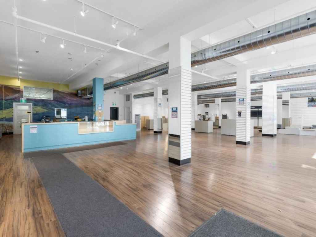 Local 8600 pc Coin Duluth / St-Laurent Montr�al Plateau