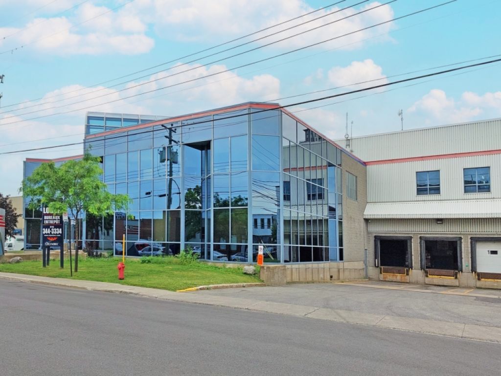 1615 de Louvain Street West