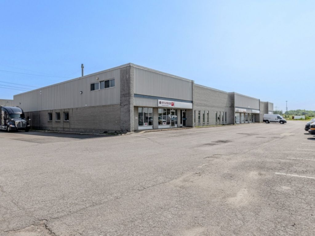 LOCAL PARC COLBERT - 103-104 - 3260 AVENUE WATT