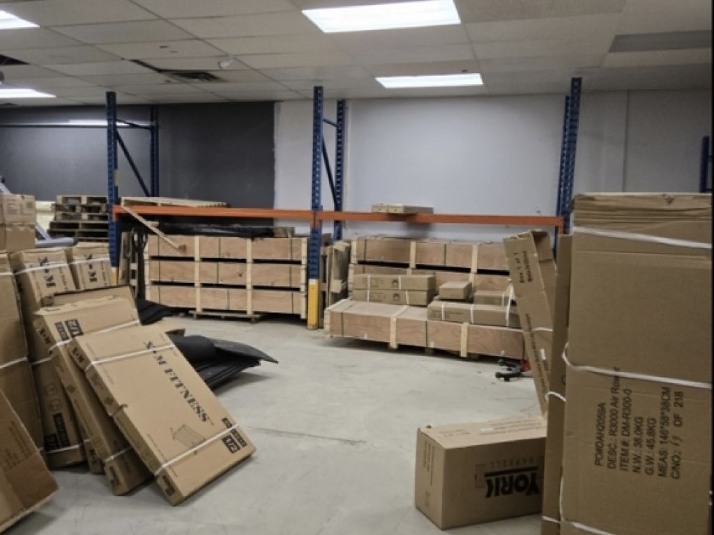 Local a louer 2200p.c. ou 4360 p.c.