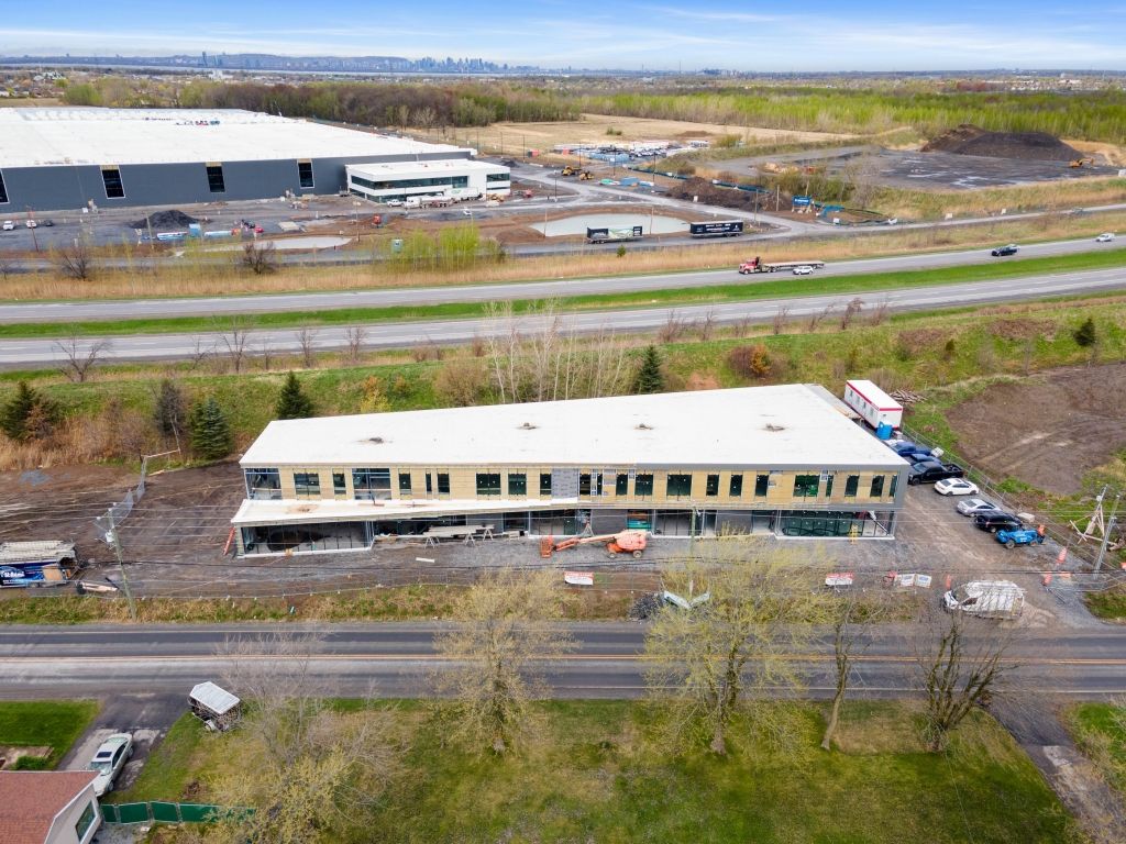 Espace Industriel et Commercial de Premier Choix � Louer