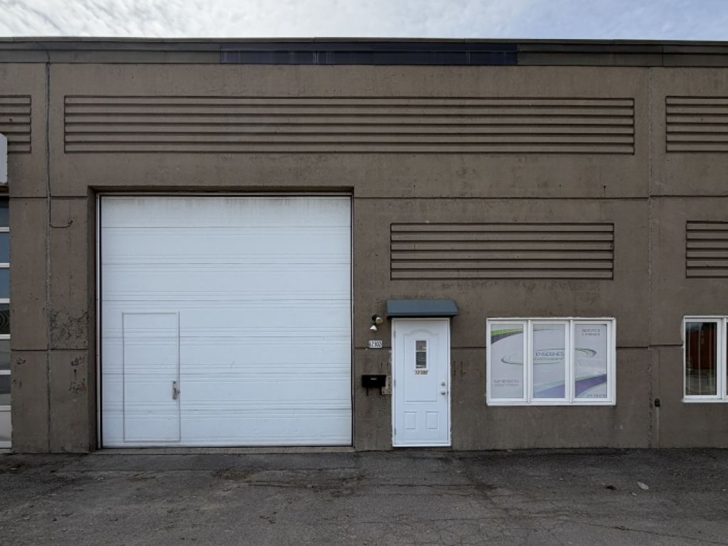 Local Industriel � Louer _ 1600 pi.ca. + Mezzanine
