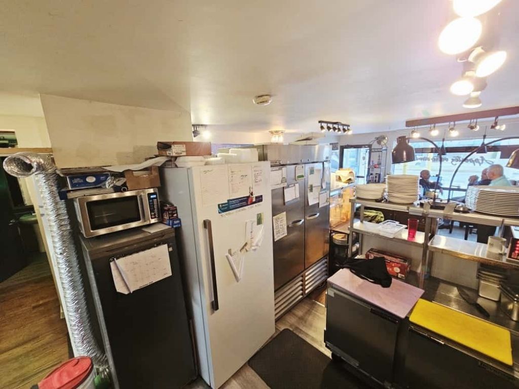 Superbe caf� cl� en main et bien �tabli � La Prairie