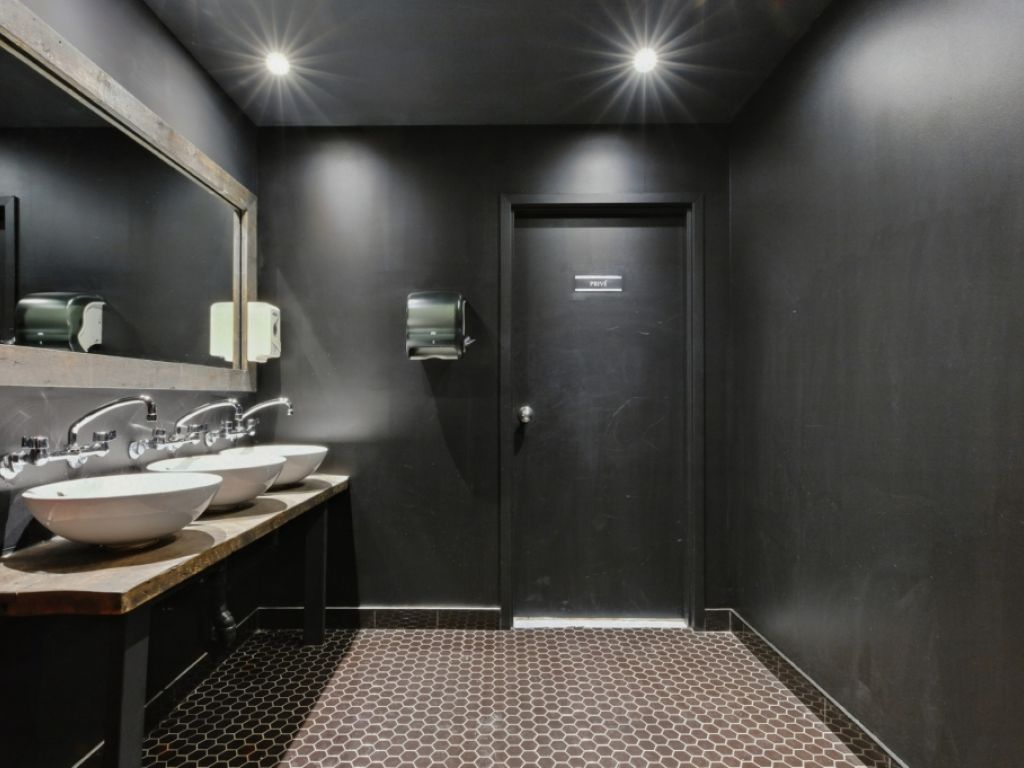 LOCAL COMMERCIAL � LOUER � LAVAL