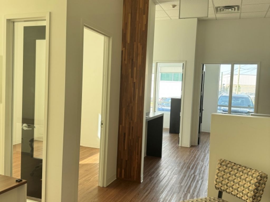 📍 Condo commercial � louer � 1er �tage � Laval, autoroute 440 Ouest