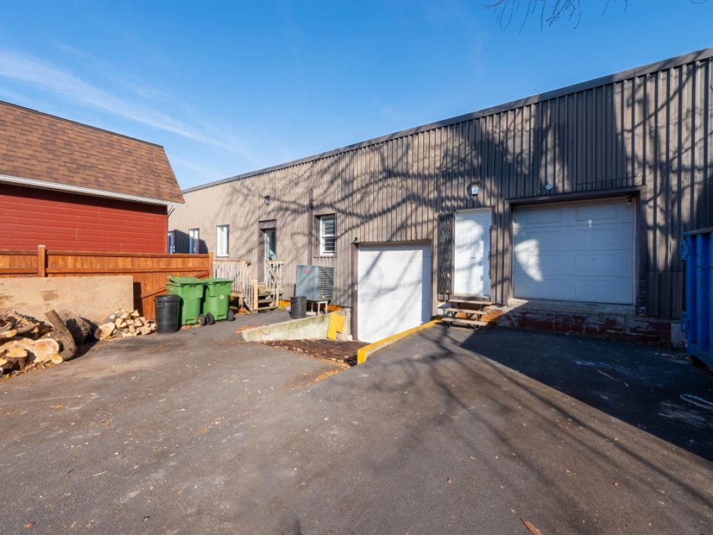 Entrep�t � louer 1400 pc La Prairie