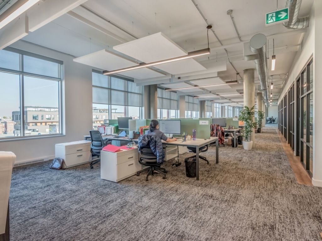 Espace de bureau neuf � louer au Mile-Ex 