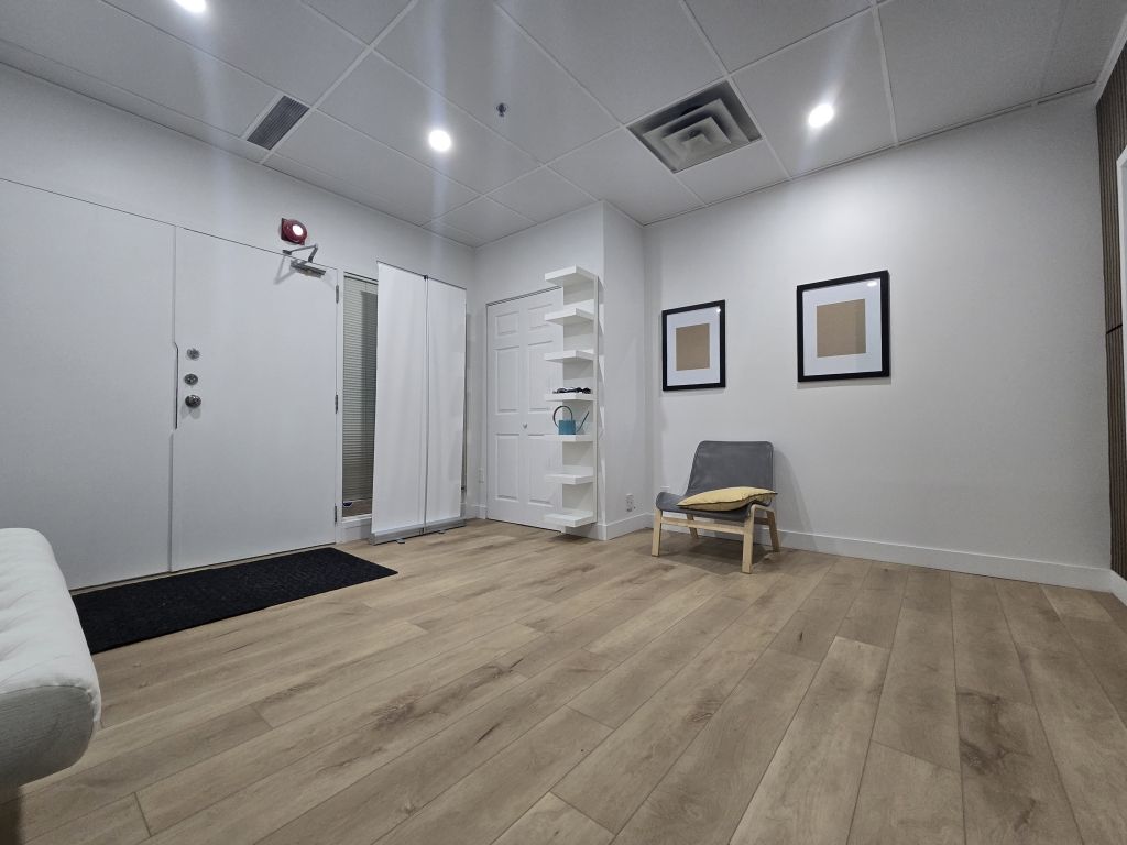 OFFICE TO RENT 485 SQF, ACADIE & SAUV�