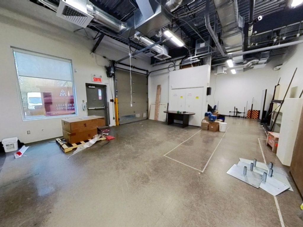 Grand espace commercial avec entrep�t � Qu�bec