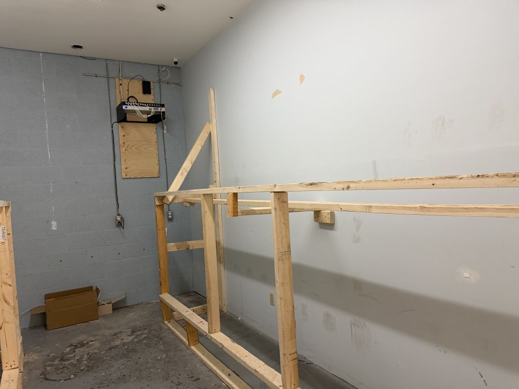 Espace industriel � louer de 1500 pi� avec bureau ferm� et quai de chargement Emplacement id�al