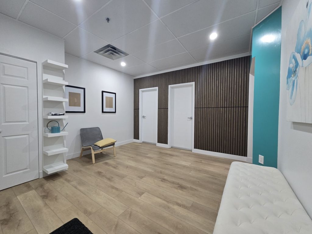 OFFICE TO RENT 485 SQF, ACADIE & SAUV�