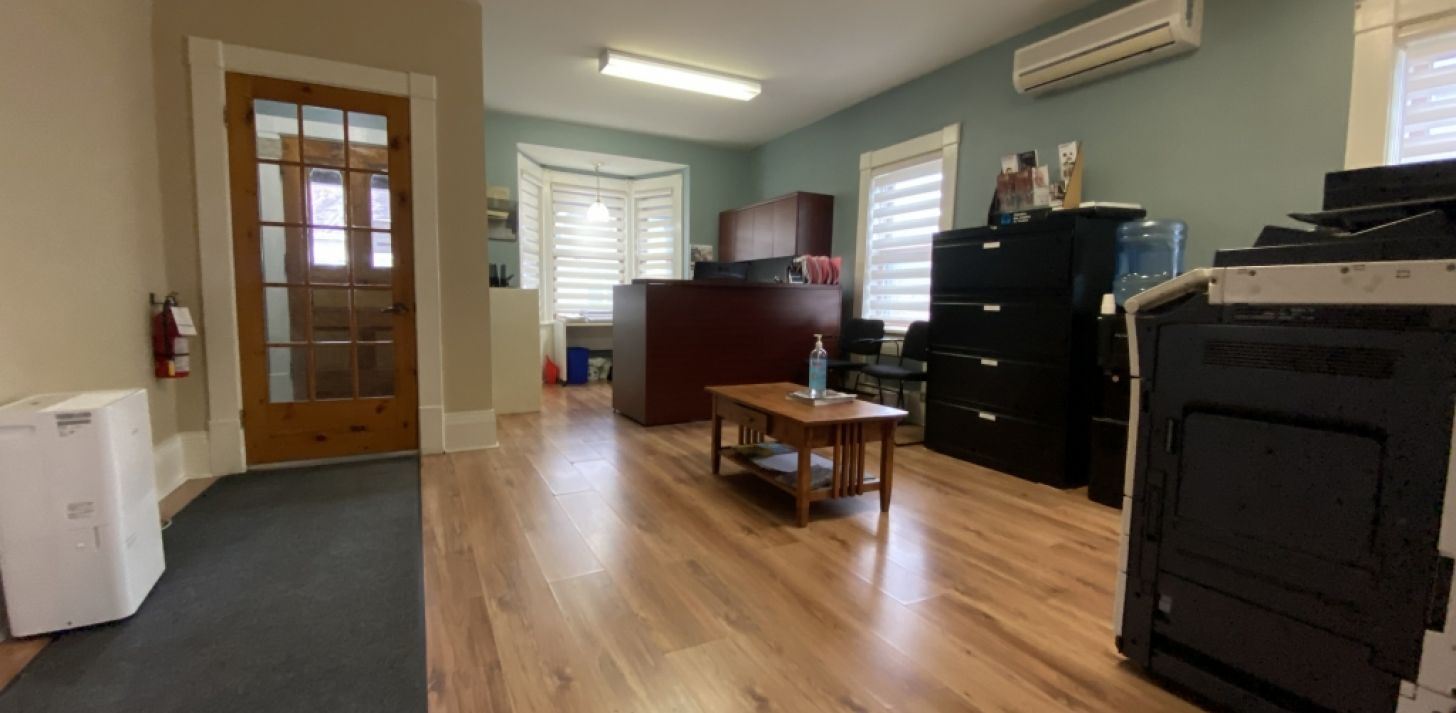 Local commercial-bureaux-magasins &agrave; louer au coeur de Sutton  - &Agrave; louer