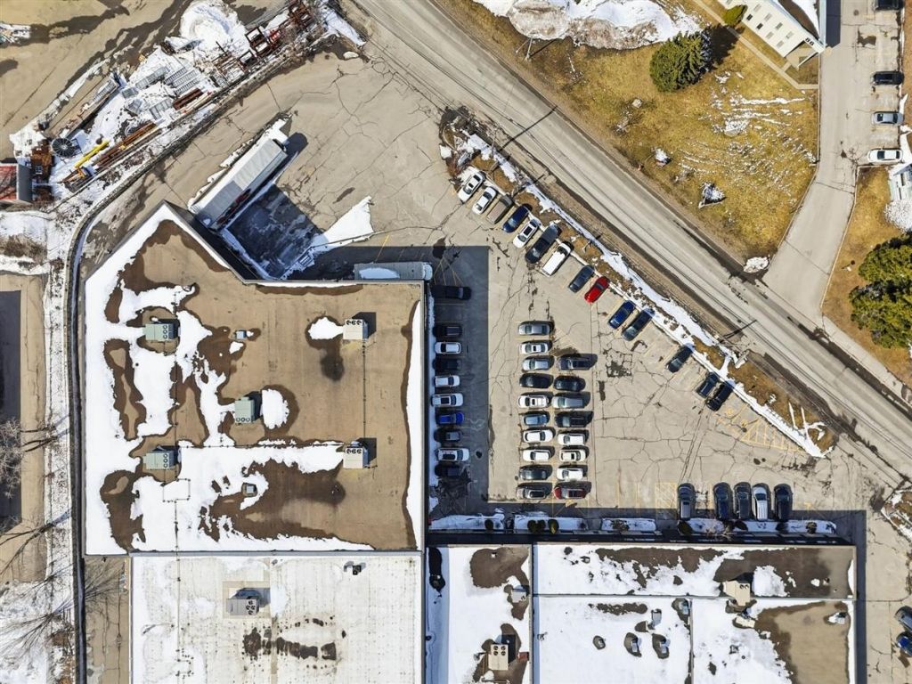 Condo industriel � louer ou � vendre � 36 920 pi� � Boisbriand