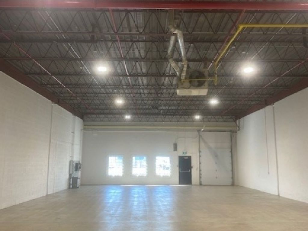 ESPACE INDUSTRIEL POUR INDUSTRIEL OU  ENTREPOSAGE