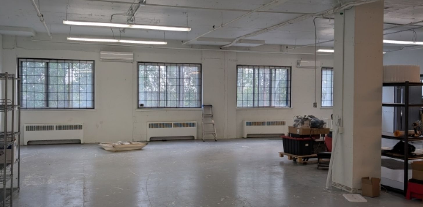 Chabanel | Commercial Space 2100pc - Office/Showroom - Ground Floor - Private Loading Dock - For Rent