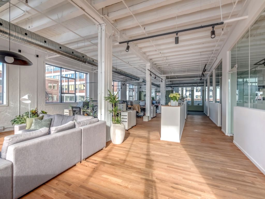 Espaces bureaux et industriels � louer-District Beaumont-6833 De L'�p�e