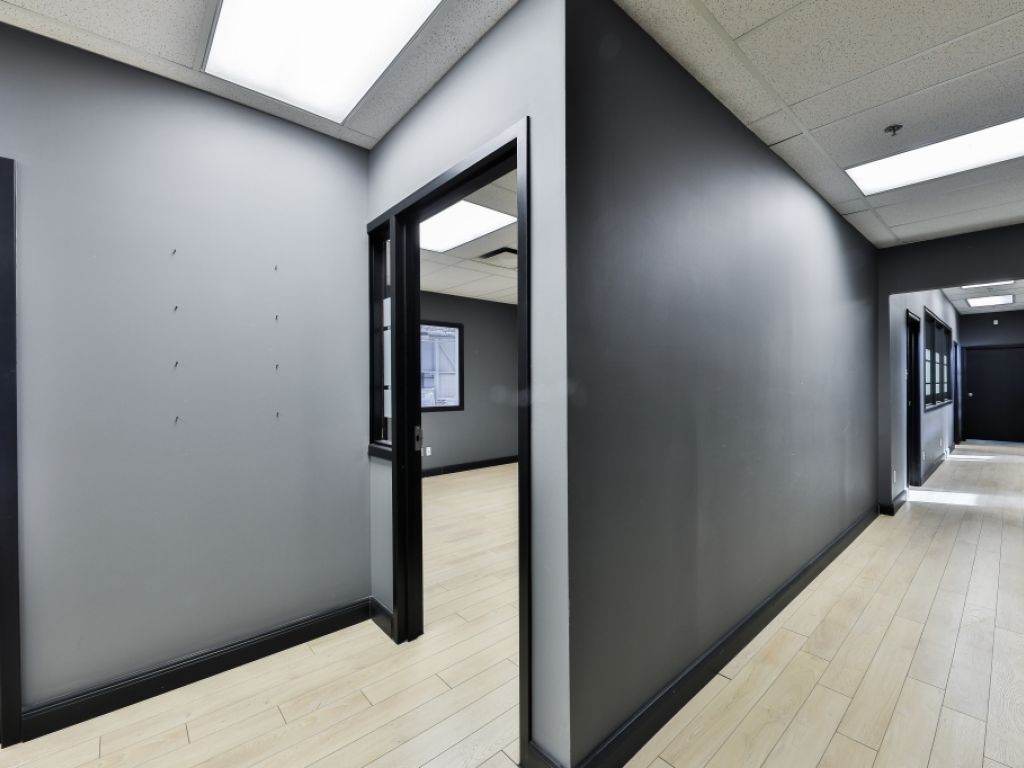 ESPACE COMMERCIAL / INDUSTRIEL � LOUER 