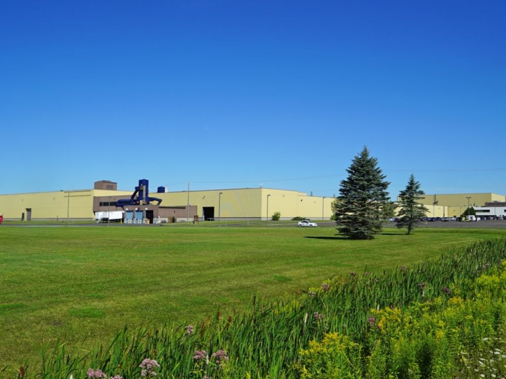 Grand espace industriel et bureaux � louer