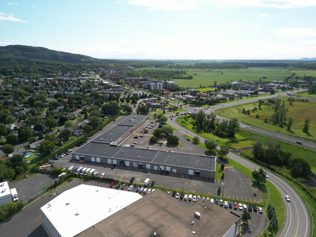 LOCATION TEMPORAIRE � ~2 000 pi� entreposage/projet, Place Nobel, Sainte-Julie