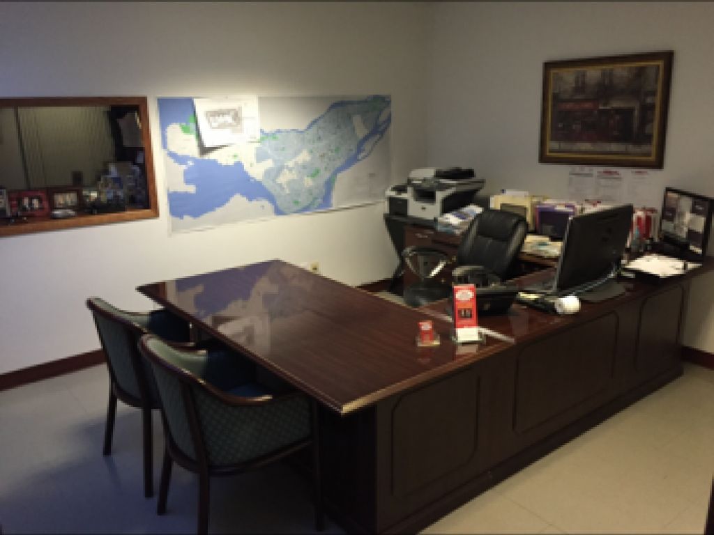 Batiment commercial avec entrepot (2900p2 ) et bureau (2500p2 ) 