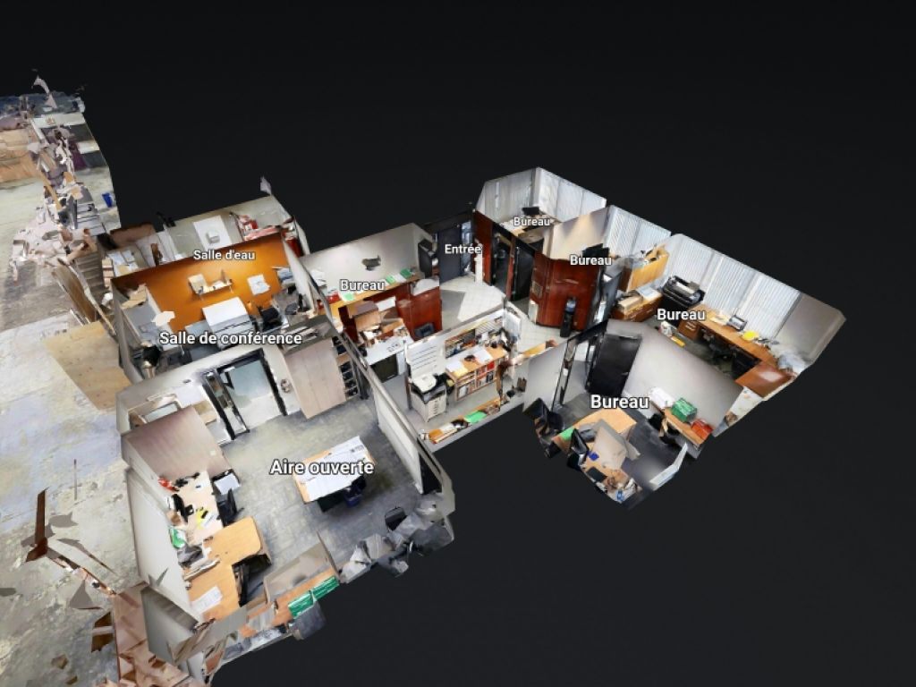 LOCAL AVEC PORTE DE GARAGE PARC COLBERT