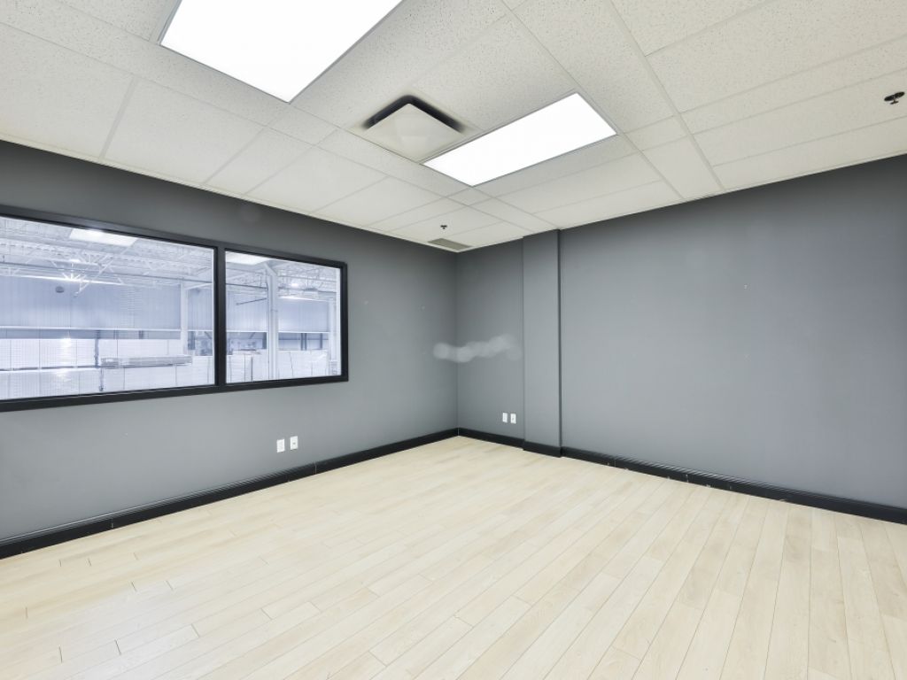 ESPACE COMMERCIAL / INDUSTRIEL � LOUER 