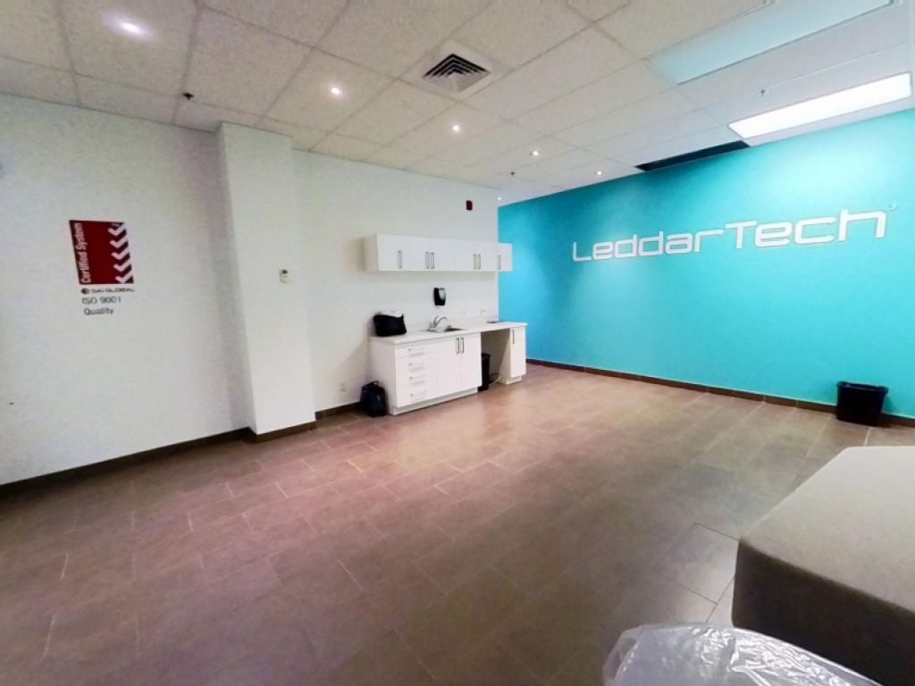 Grand espace commercial avec entrep�t � Qu�bec