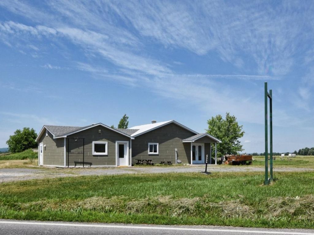 Fermette cl� en main sur 23 arpents en zone agricole