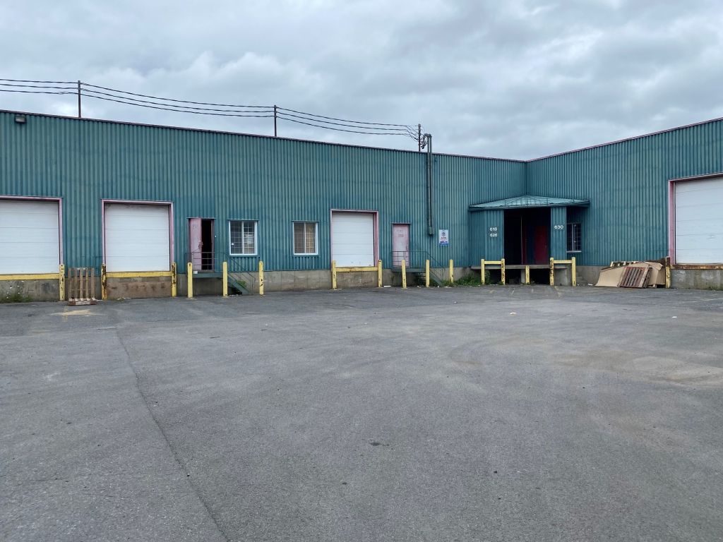 1 Espaces industriels  *4600 p.c.* � Longueuil