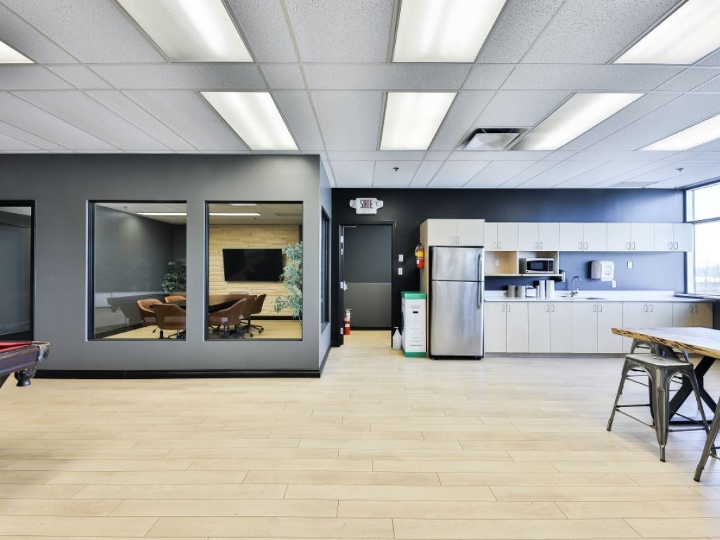 ESPACE COMMERCIAL / INDUSTRIEL � LOUER 