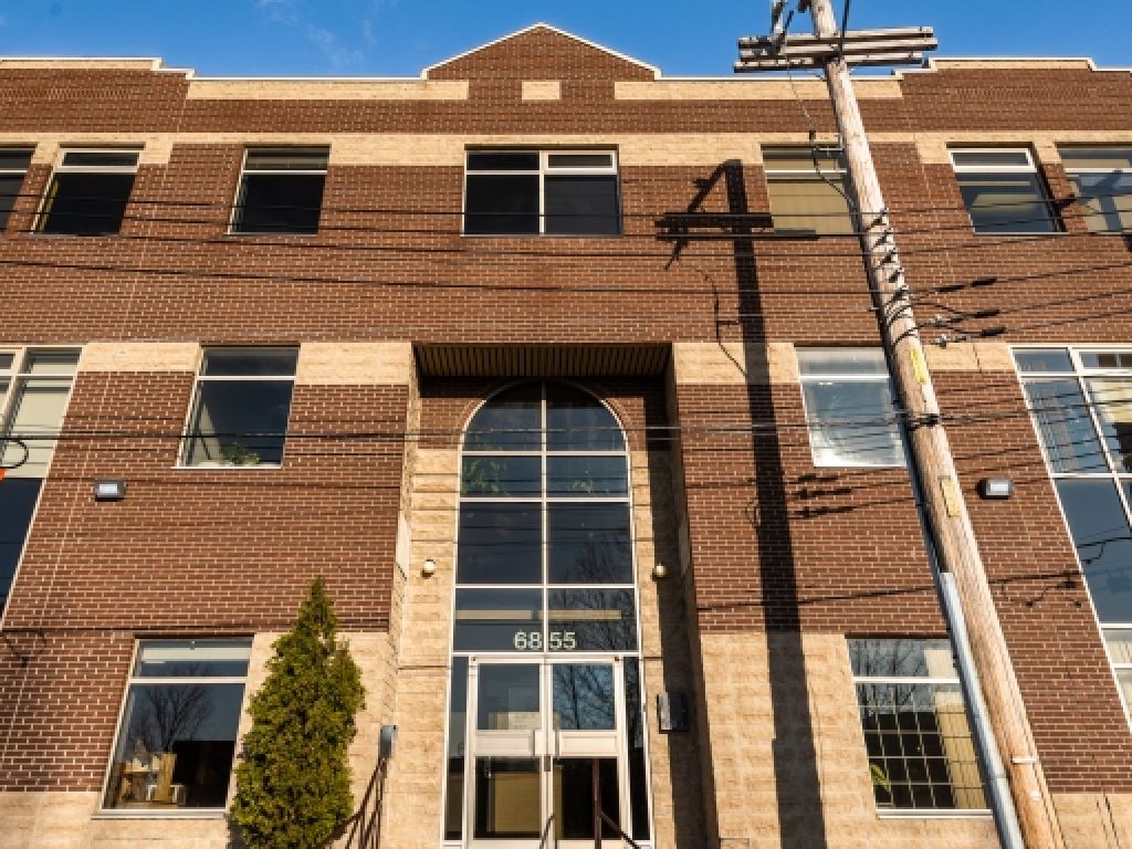 Espaces bureaux de style loft � louer-District Beaumont-6855 de l'�p�e