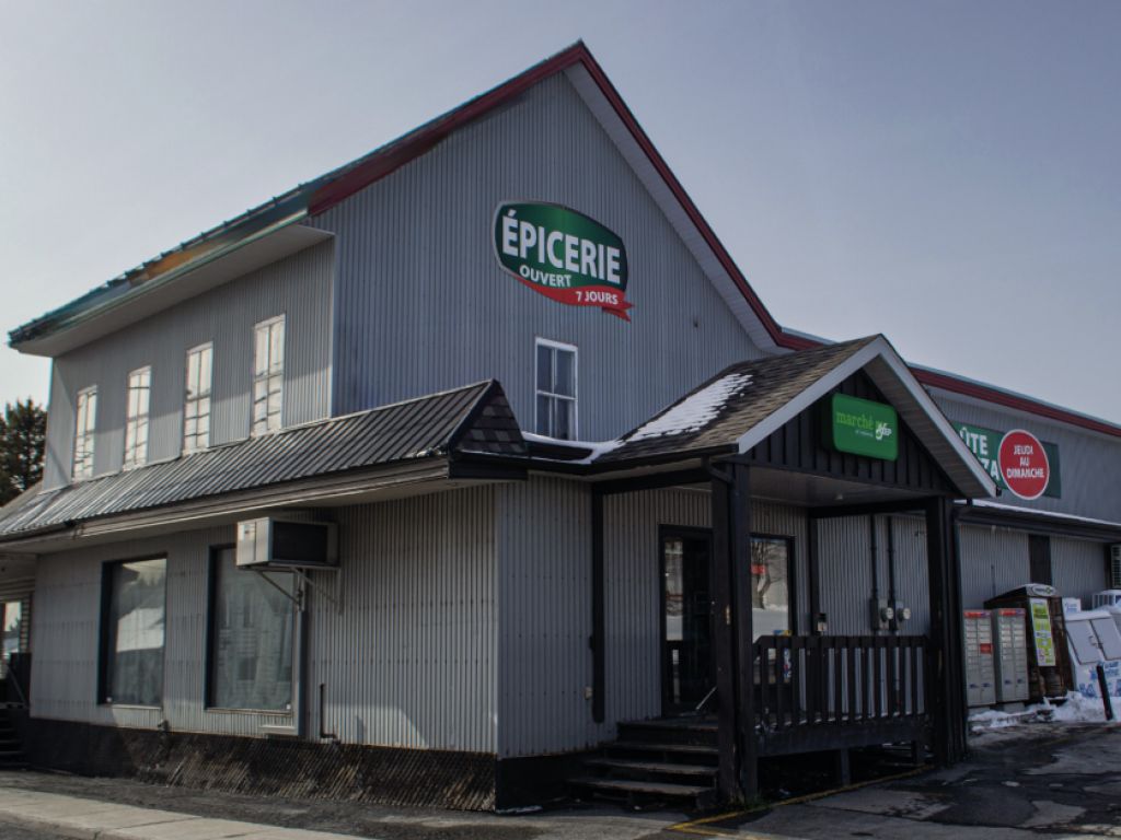 �picerie bien �tablie avec forte client�le locale � Saint-Th�ophile tacq