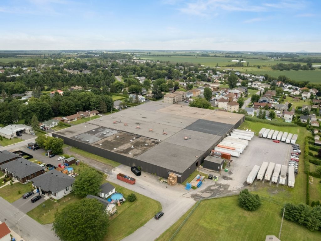 Espace industriel et commercial � louer � accessibilit� et flexibilit� au c�ur de la Mont�r�gie
