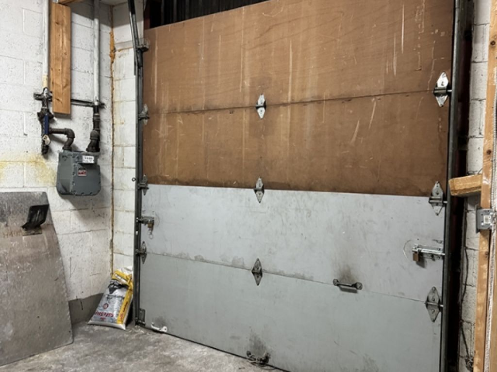 Espace industriel � louer de 1500 pi� avec bureau ferm� et quai de chargement Emplacement id�al