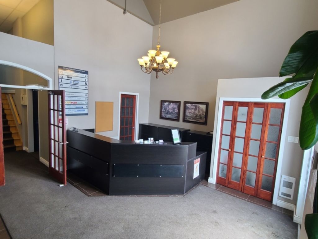 Offices for rent in Saint-J�r�me - Large parking - ALL INCLUDED