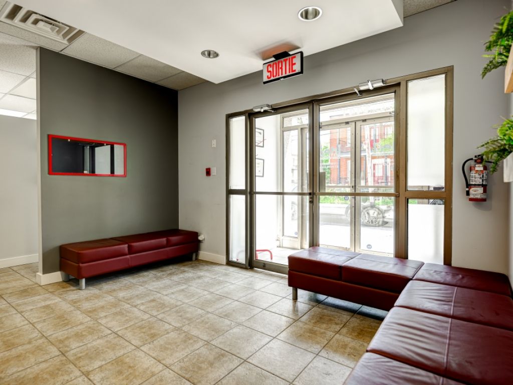 BUREAU � LOUER, 1568 PI.CA. FACE AU M�TRO DU COLL�GE