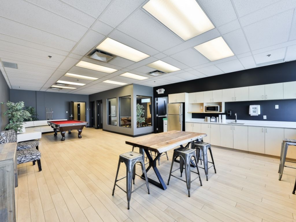 ESPACE COMMERCIAL / INDUSTRIEL � LOUER 